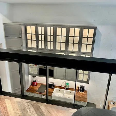 Awesome Loft - King Street Apartment *