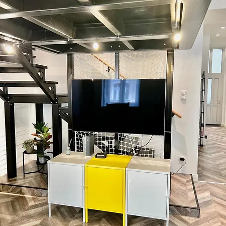Apartment Awesome Loft - King Street Budapest